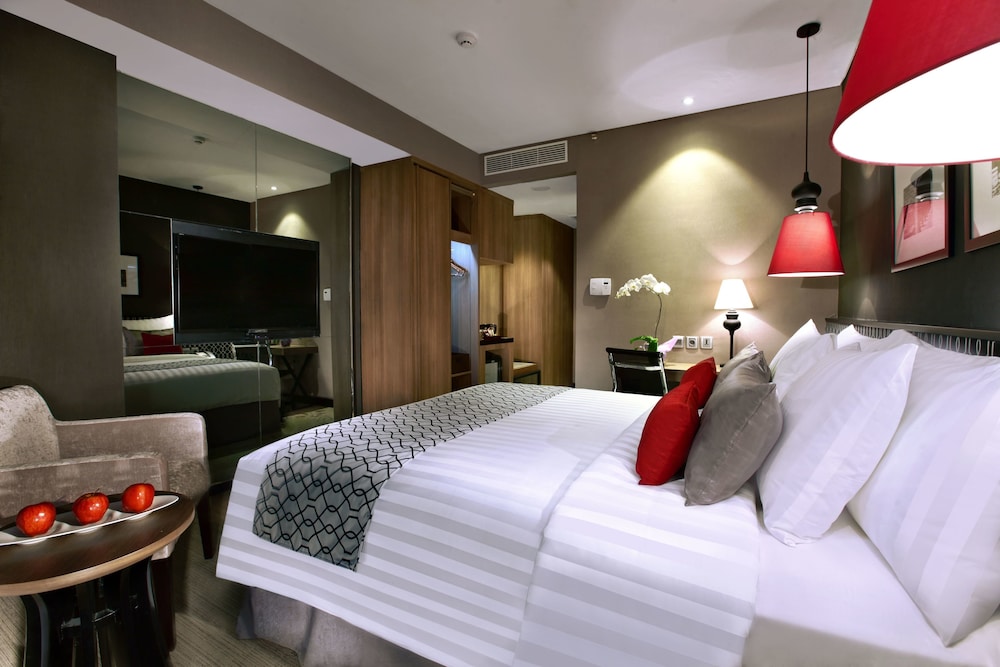 Deluxe Room, 1 Queen Bed photo 2