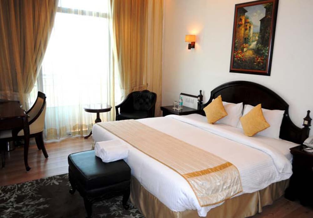 Deluxe Room, 1 King Bed, City View (Deluxe Double) - Photo 1