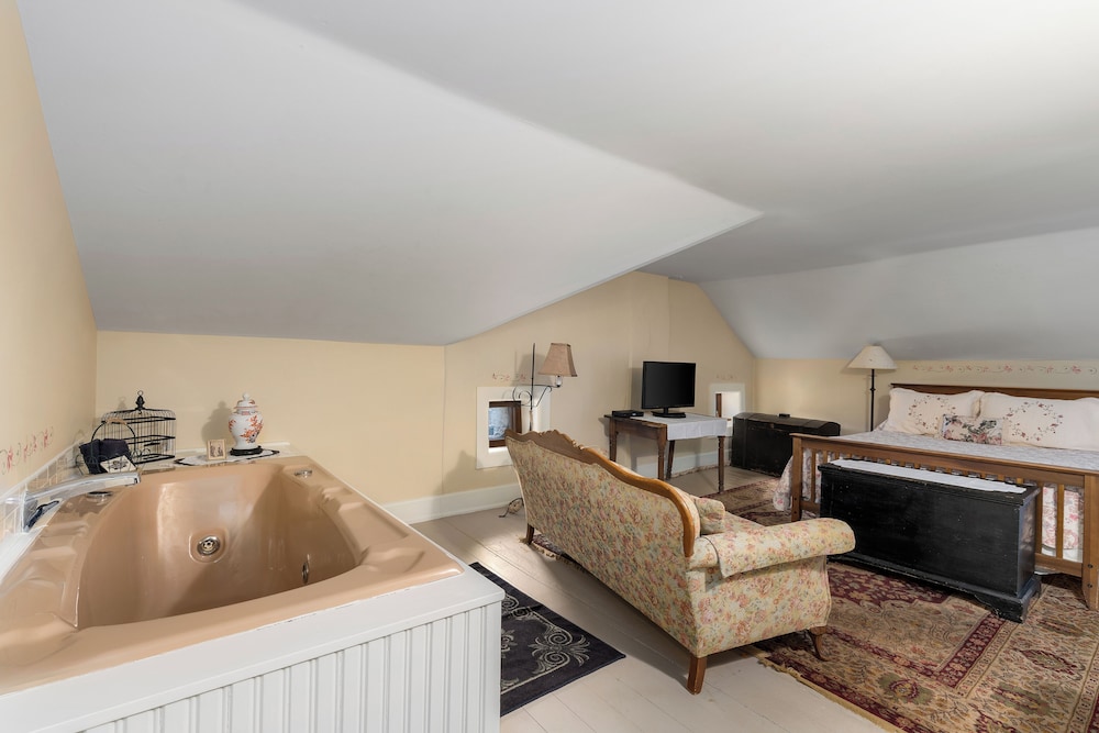 Deluxe Double Room, Private Bathroom (Room 8) photo 3
