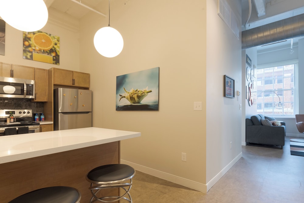 City Suite, 3 Bedrooms, Kitchen, City View (#M203/M204) photo 3