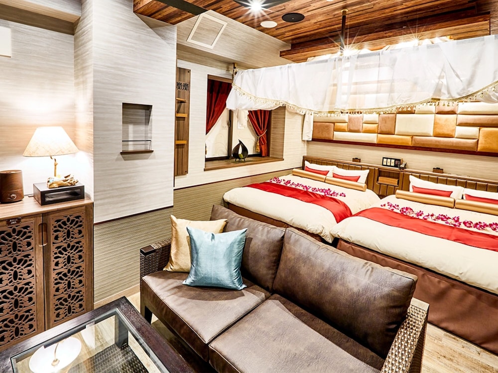 Quadruple Room, Smoking (Loyal Theater Type)