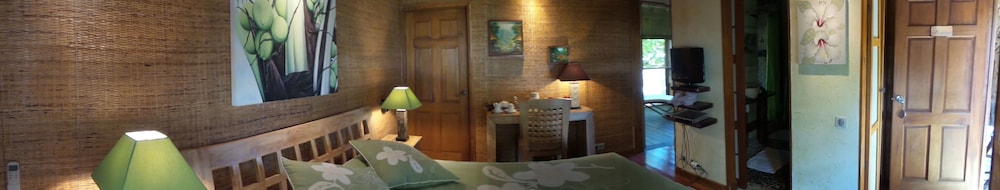 Classic Room, 1 Queen Bed, Pool View photo 1