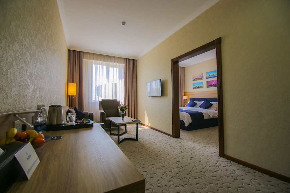 Deluxe Double Room, 1 Queen Bed photo 2