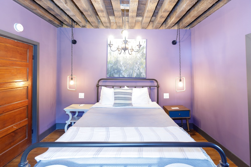 Standard Room, 1 Queen Bed (No Pets) photo 2