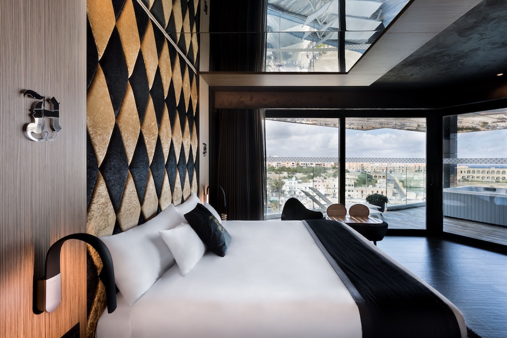 Signature Suite, Sea View, Corner