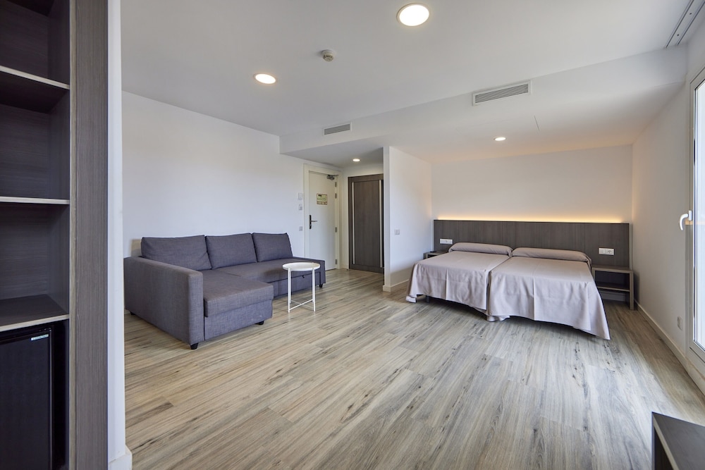Deluxe Suite (Palace - 3 Adults + 3 Children)