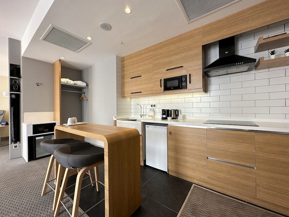 Suite, 1 Bedroom, Kitchenette (Free Breakfast) photo 2