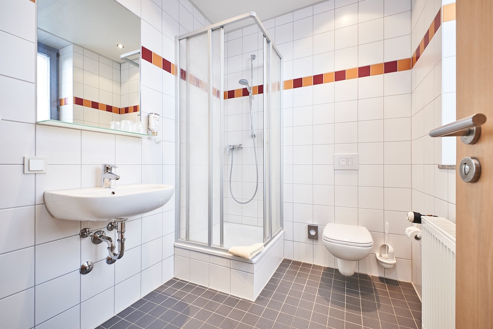 Double or Twin Room - Photo 4