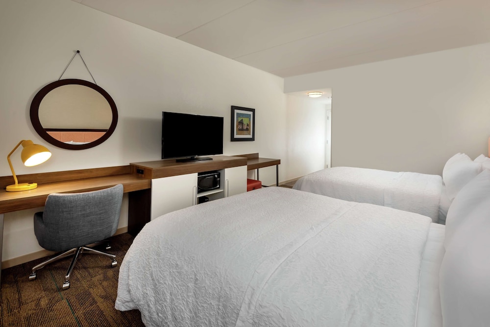 Room, 2 Queen Beds, Refrigerator photo 3