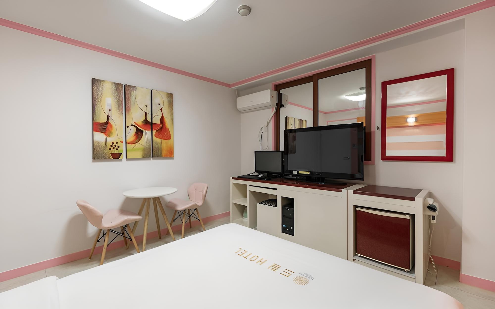 Room (Infinite room (Netflix available PC)) photo 2