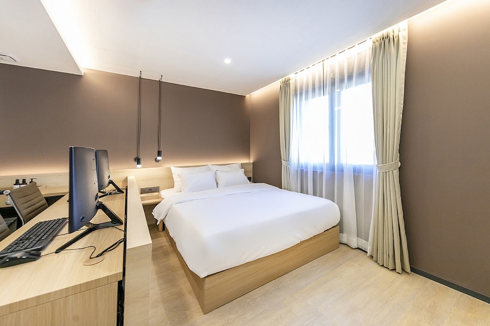 Deluxe C Room with 2 PC photo 3