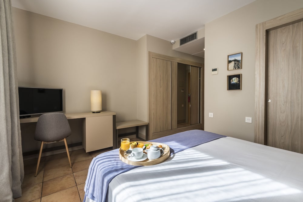 Double Room, Terrace, Garden View (2 Adults + 1 Child) - Photo 3
