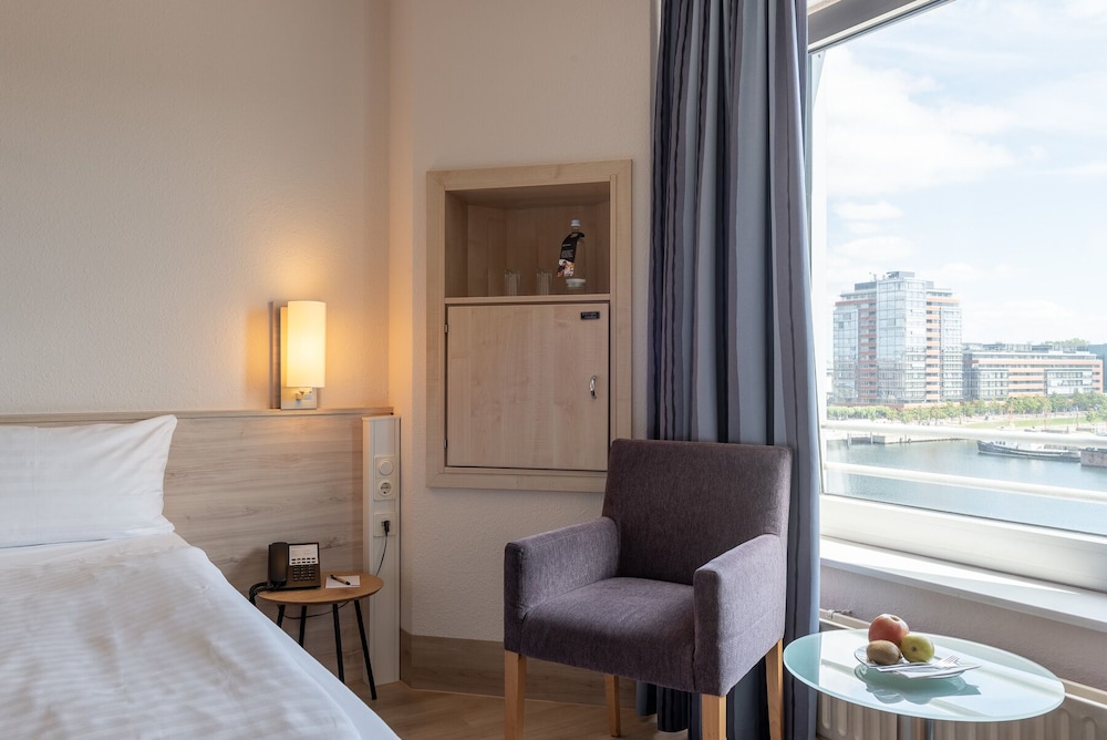 Business Room (Harbour View) - Photo 2