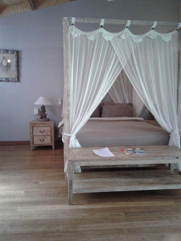 High Bungalow, sea view photo 1
