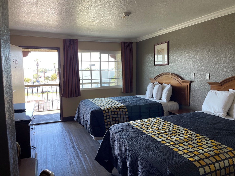 Deluxe Room, 2 Double Beds photo 3