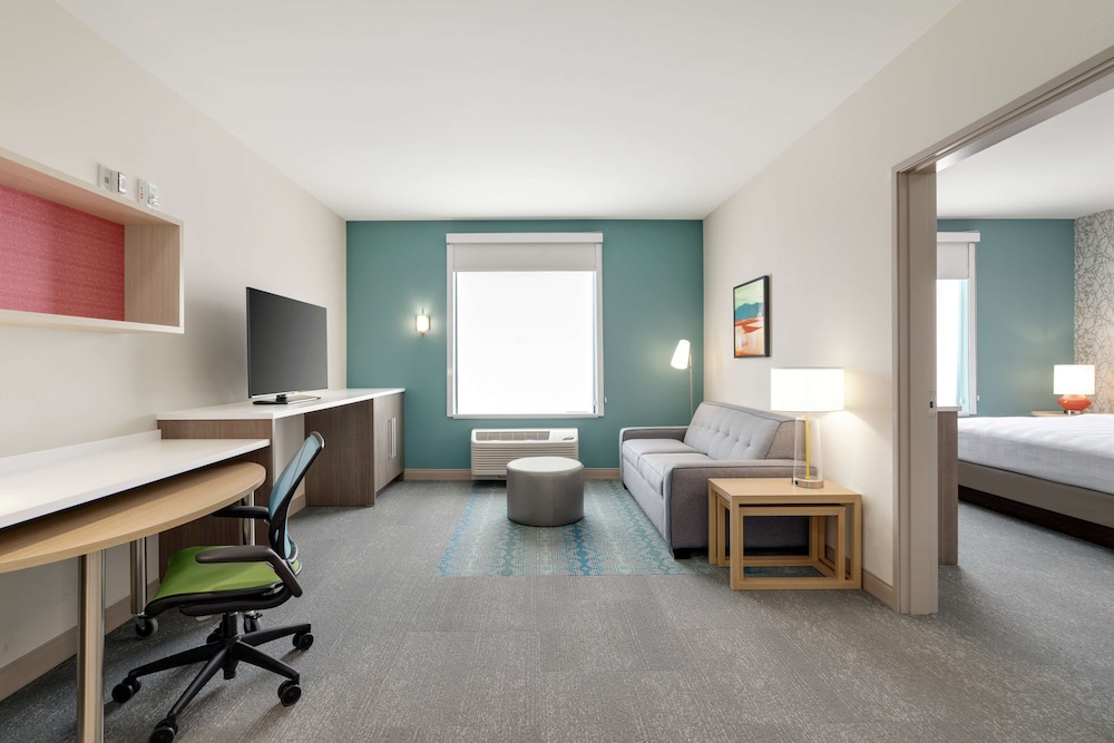 Suite, 1 King Bed, Accessible, Bathtub
