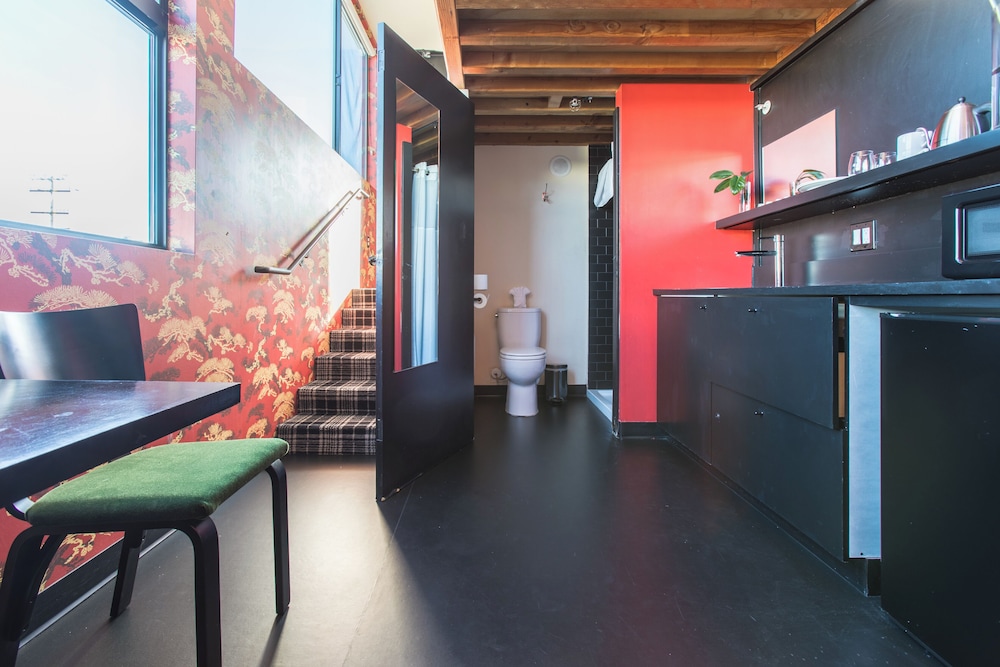 Signature Studio, City View - Photo 5