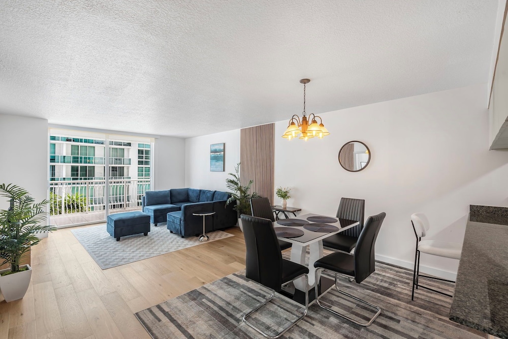 Luxury Condo, 1 Bedroom, City View photo 1