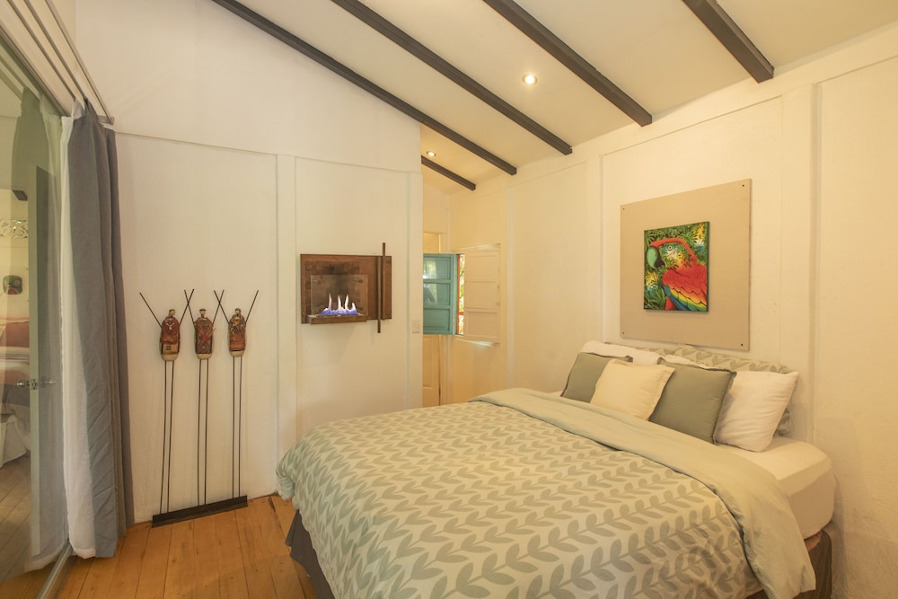 4-Person Forest Bungalow photo 3