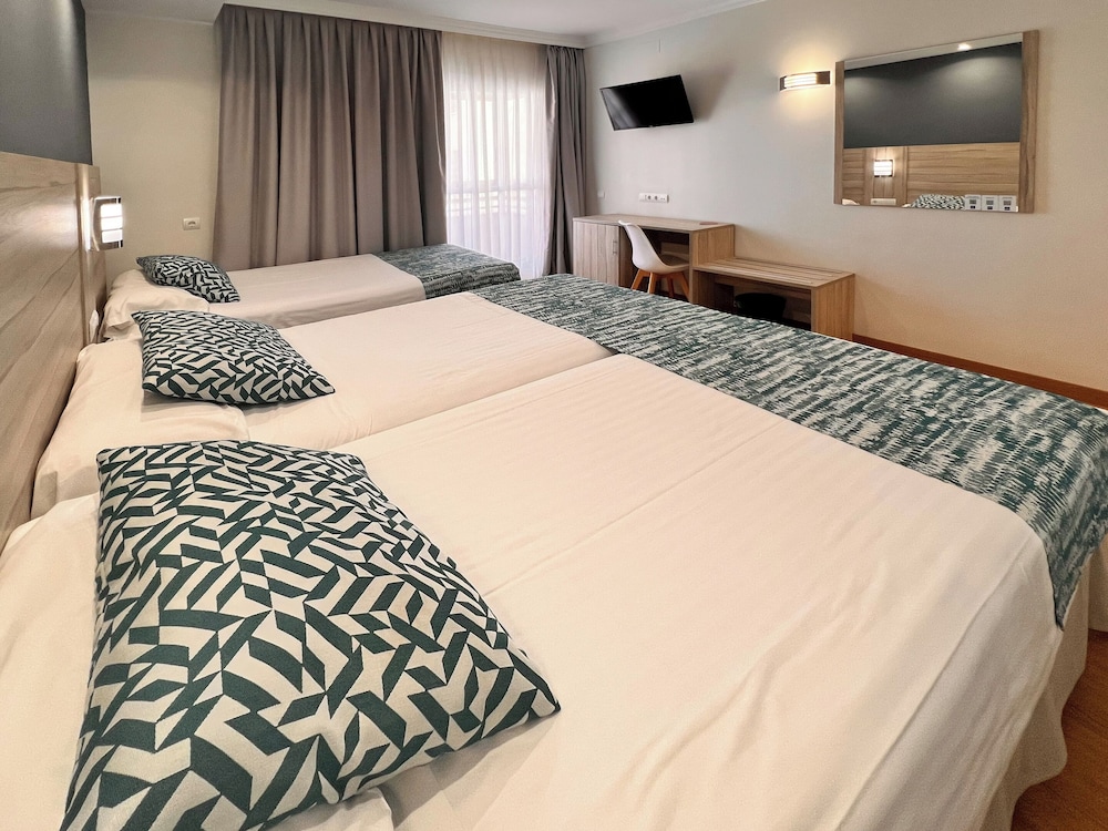 Room (Triple)