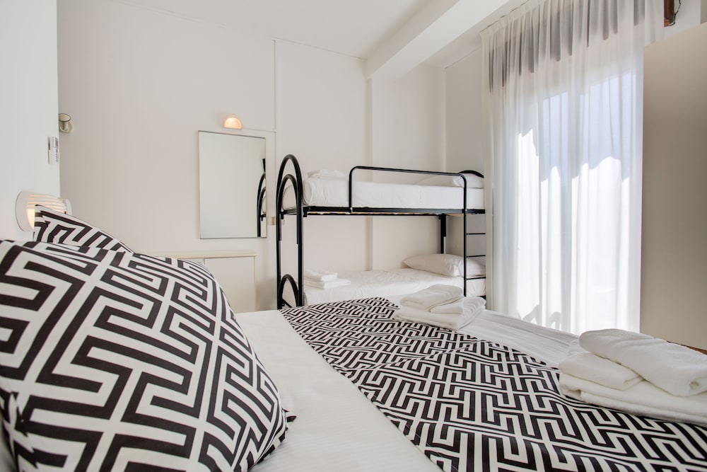 Quadruple Room - Photo 4