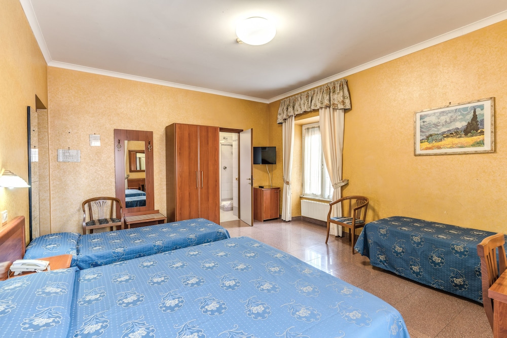 Standard Triple Room photo 3