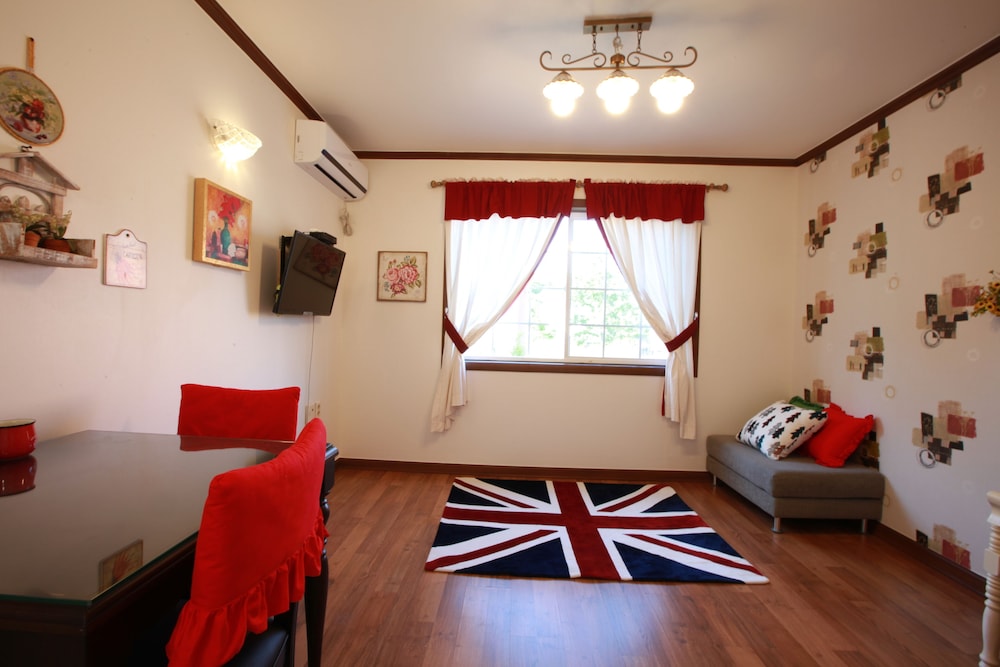 Room (Opal) photo 1
