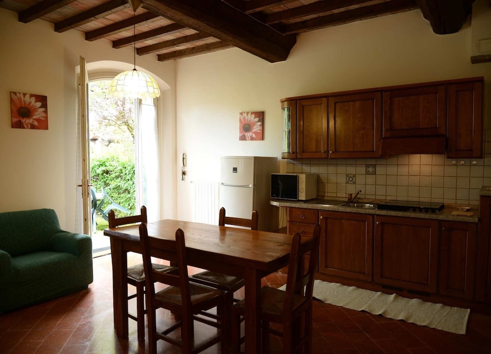 Basic Apartment - Photo 6