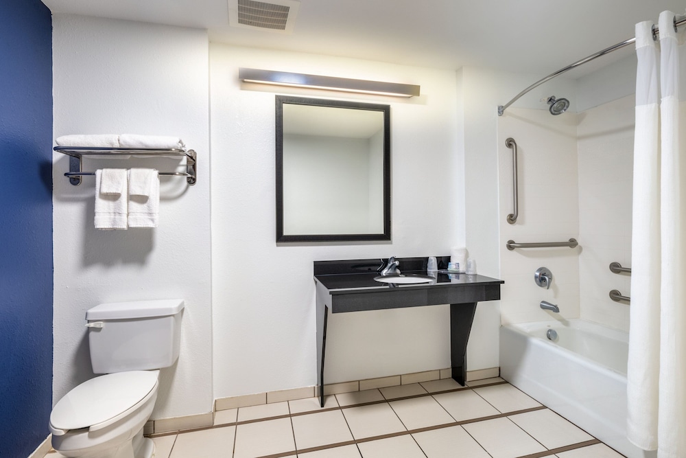Room, 2 Queen Beds (Hearing Accessible) - Photo 7