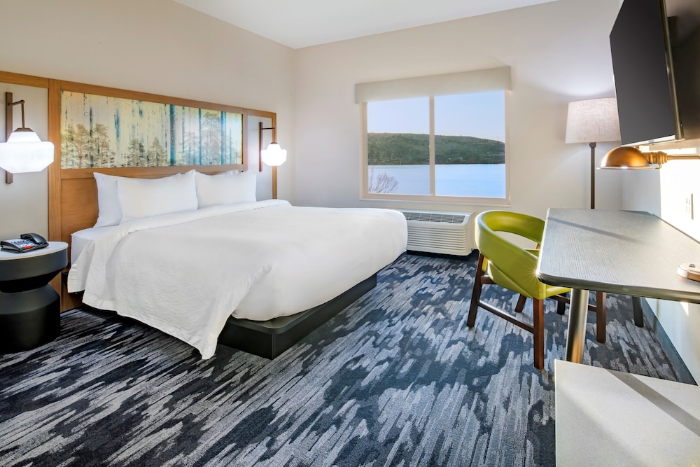 Room, 1 King Bed (Mobility Accessible, Roll-In Shower) - Photo 2