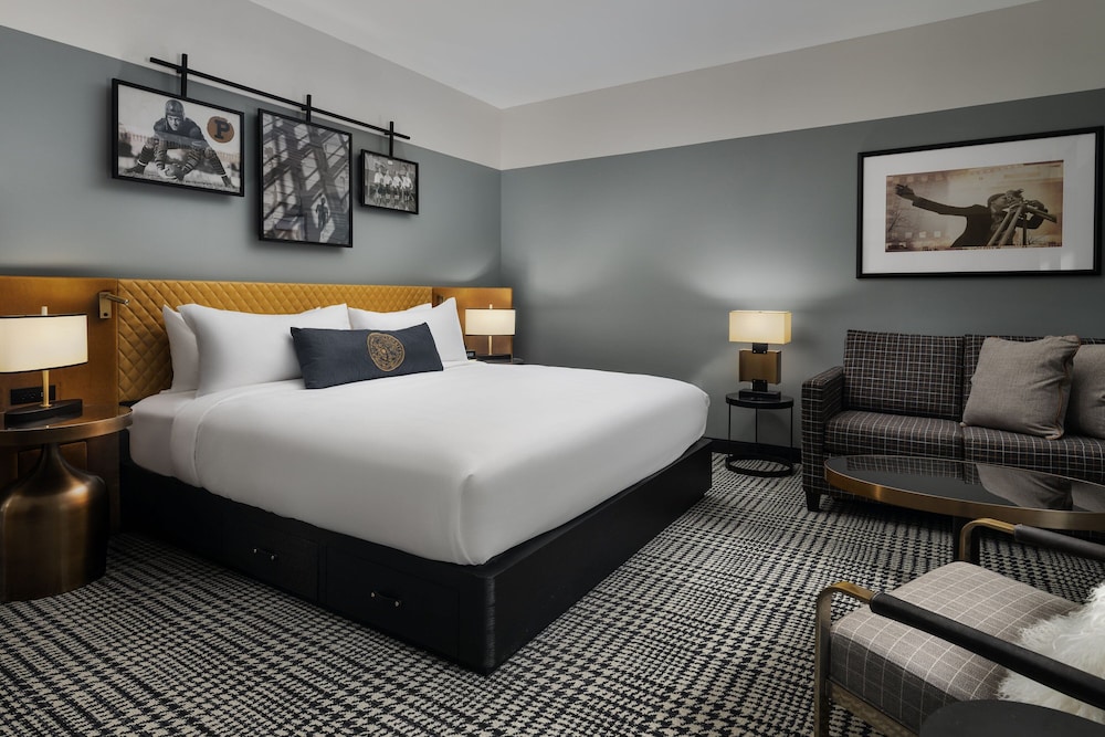 Deluxe Room, 1 King Bed with Sofa bed photo 3