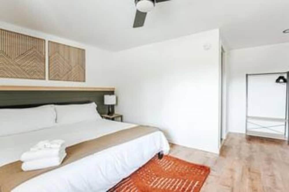Classic Room 1 King (Accessible) photo 1