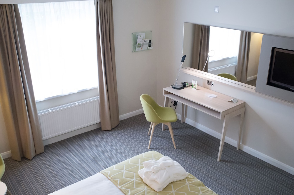 Standard Room, 1 King Bed (Mini Fridge) - Photo 4