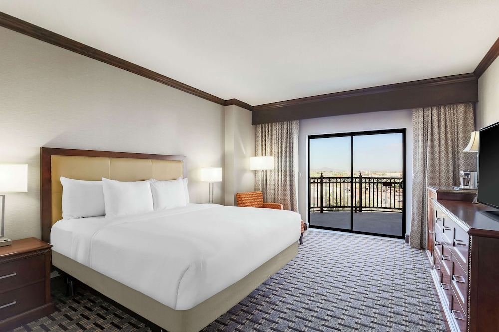 Suite, 1 King Bed (2 Rooms) photo 2