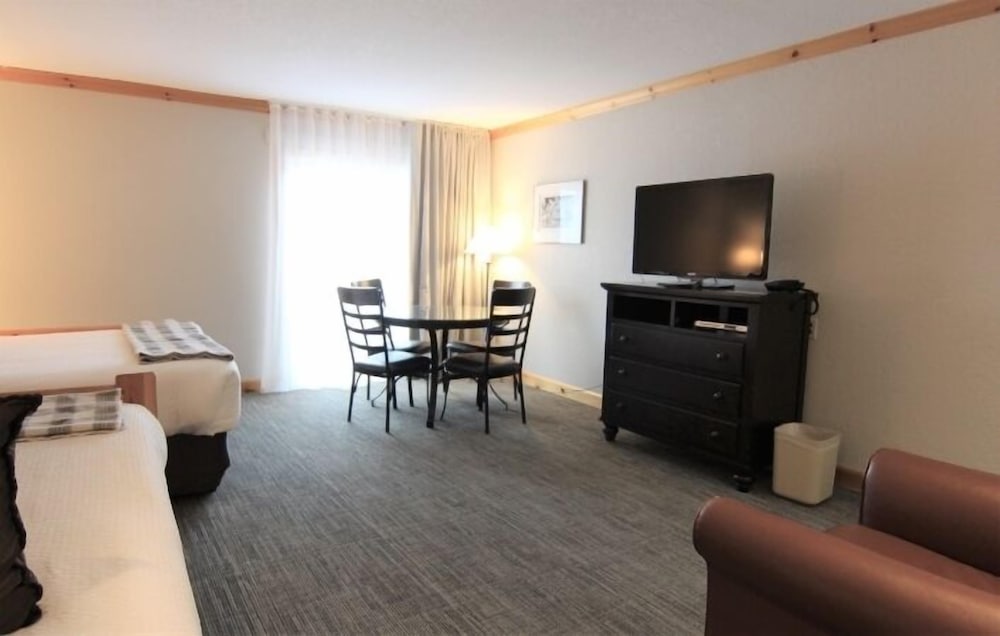 Deluxe Room, Multiple Beds (Selkirk Choice) photo 3