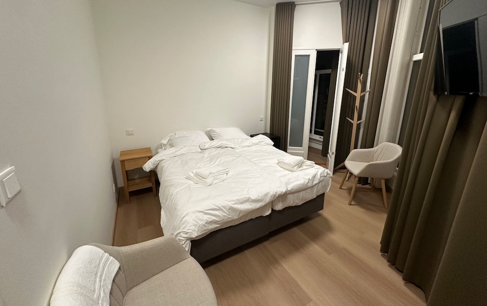 Deluxe Double Room, Private Bathroom, Canal View photo 2