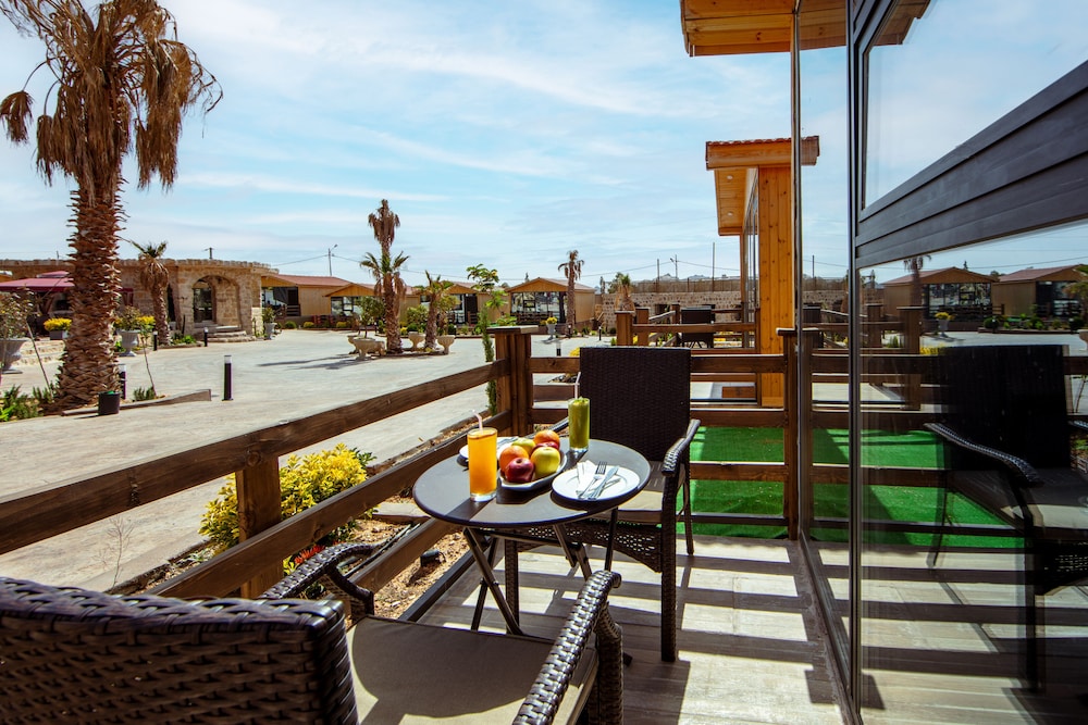 Deluxe Bungalow King with Garden View photo 2