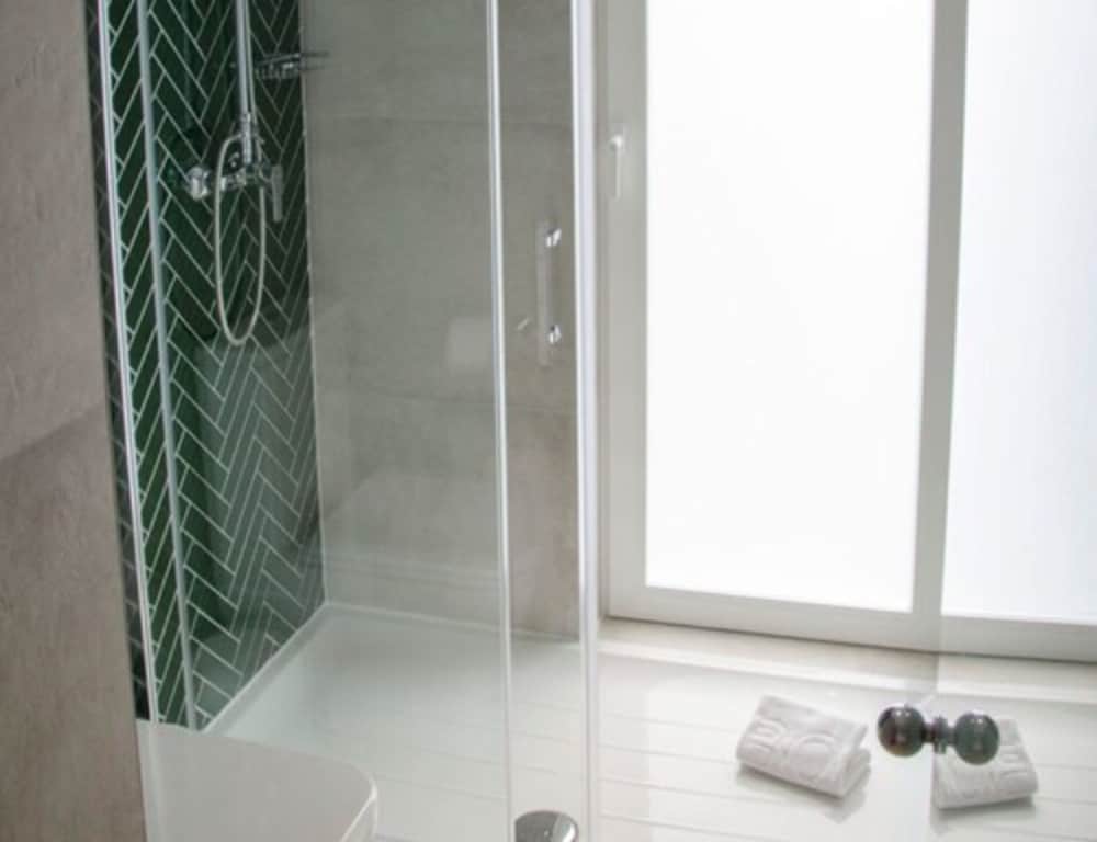 Superior Double Room, Balcony, Pool View thumbnail 6