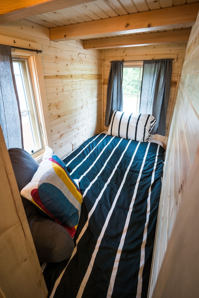 House, 1 Bedroom (No Pets, Tiny House, Linens Included) photo 2