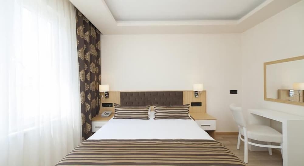 City Room photo 3