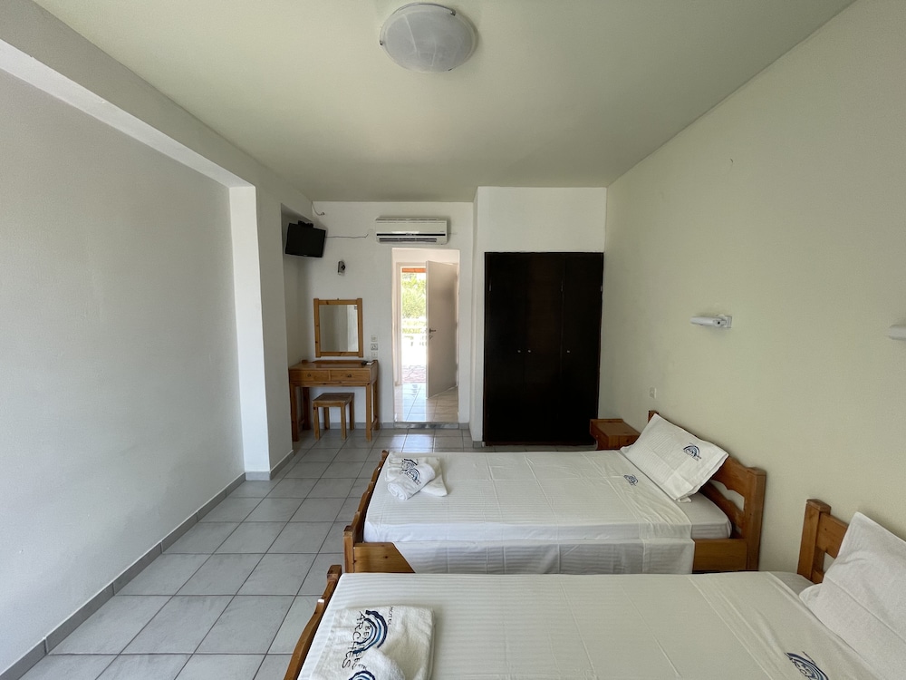 Basic Studio, 1 Bedroom, Balcony, Mountain View photo 2
