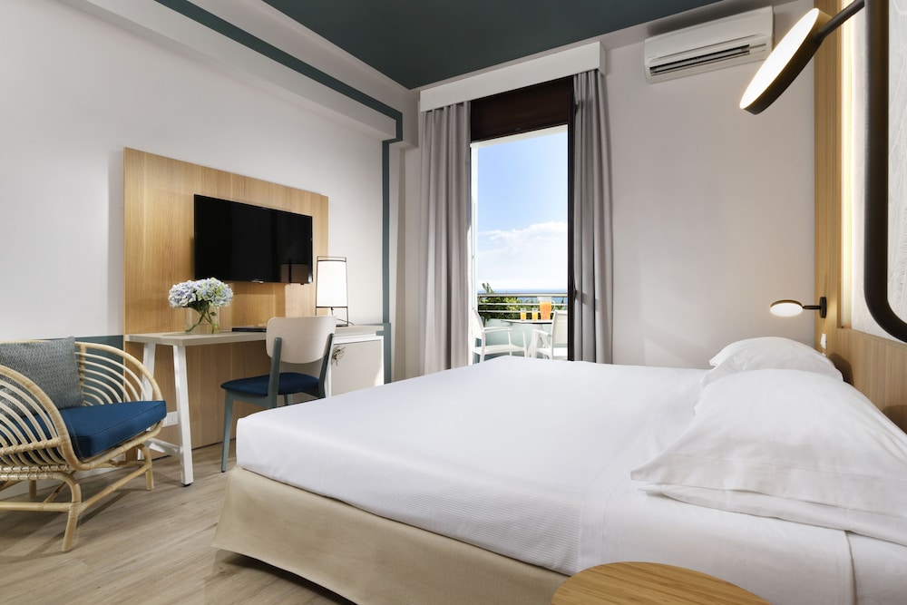 Premium Double Room In Hotel - Photo 1