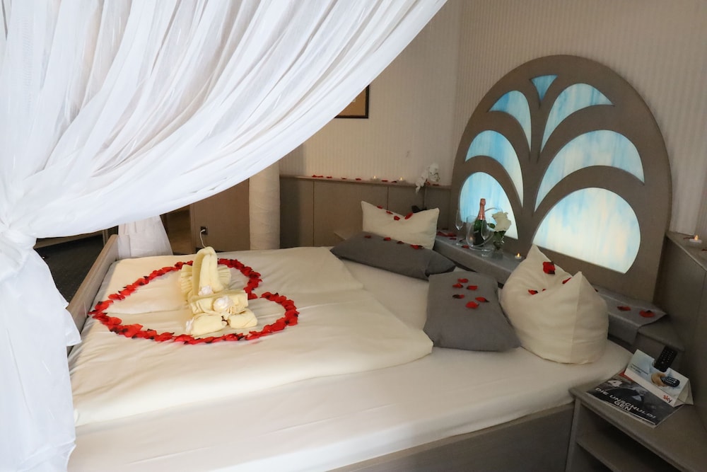Deluxe Double Room - Photo 10