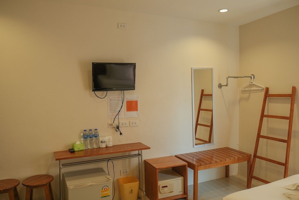 Basic Triple Room photo 2