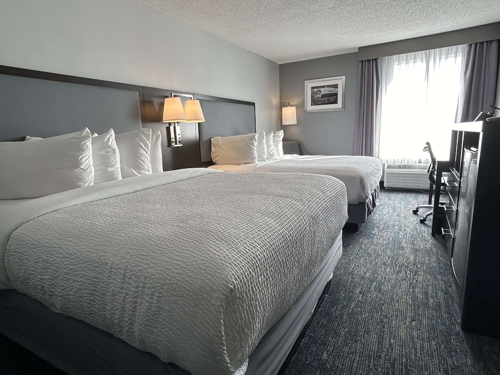 Executive Room, 2 Queen Beds, Non Smoking, Refrigerator & Microwave (Shower Only) - Photo 1