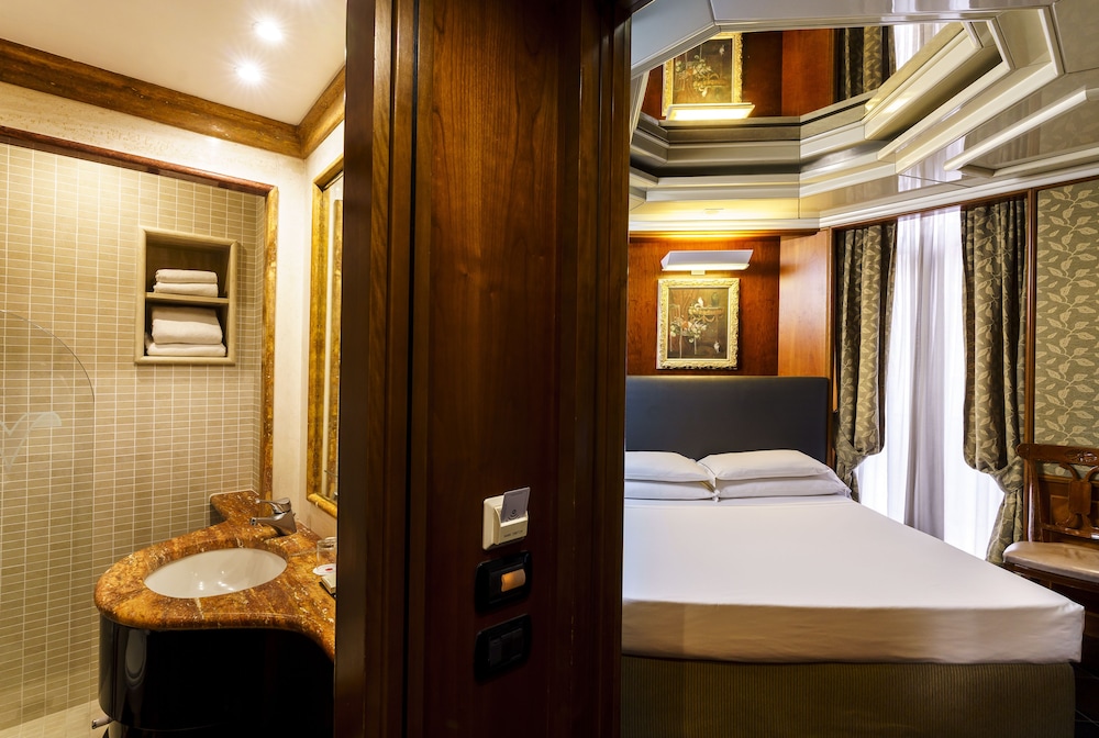 Standard Single Room thumbnail 5