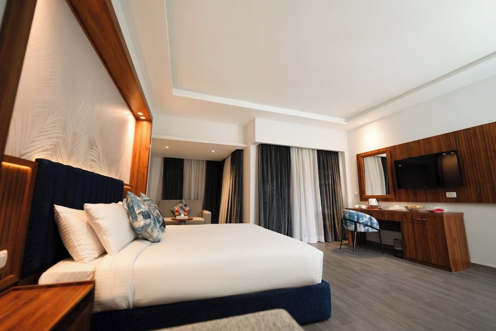 Premium Triple Room, Pool View