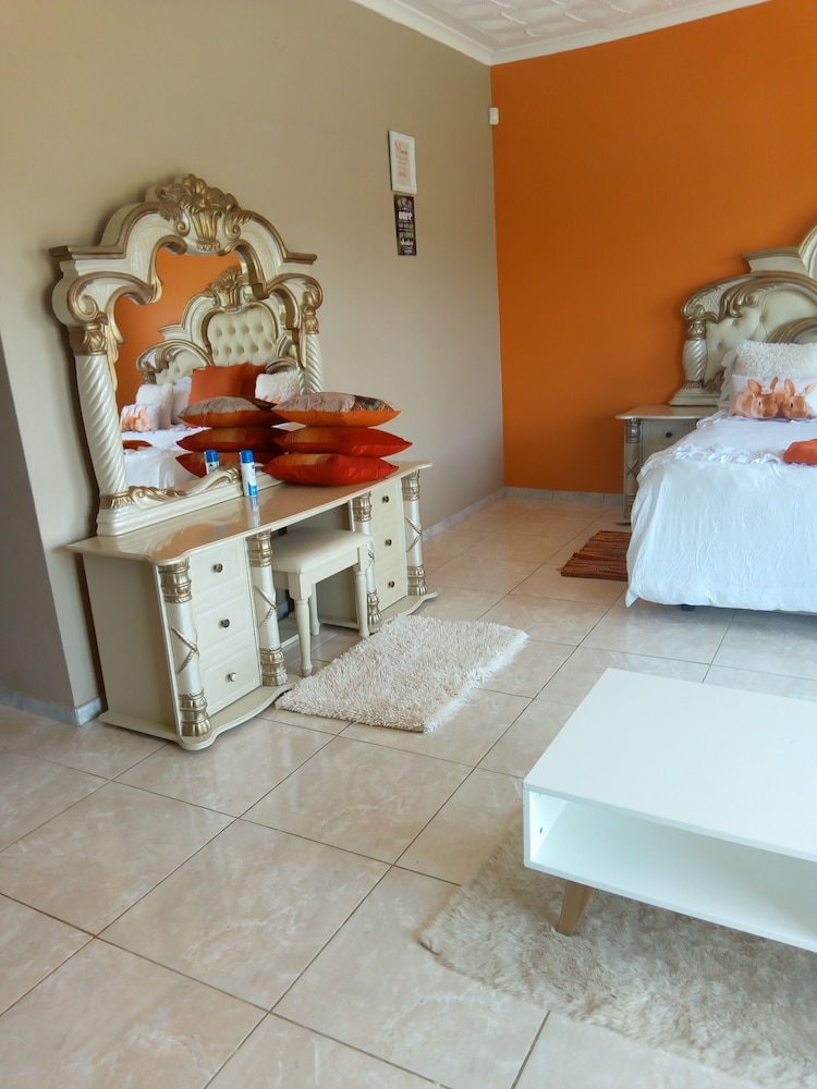 Honeymoon Townhome, 1 Bedroom, Private Bathroom photo 3