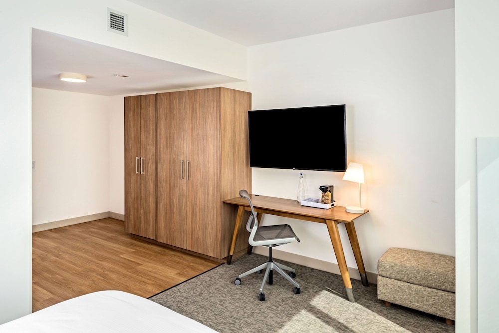 Standard Room, 1 King Bed - Photo 4