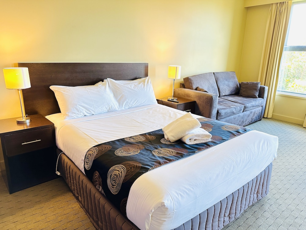 Deluxe Room, 1 Queen Bed, Non Smoking - Photo 1
